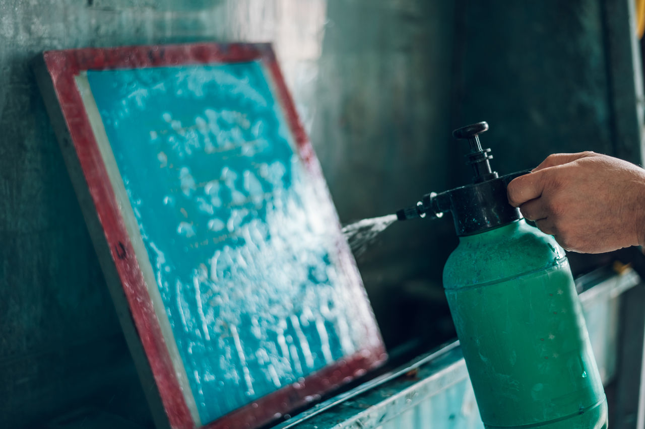 Cleaning silk screen frame with spray bottle tool